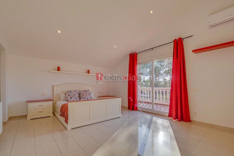 Foto b7fcbbe3-faae-4a9a-b9a1-c6e9e12e24db. Casa amb calefacció aparcament piscina a Olivella