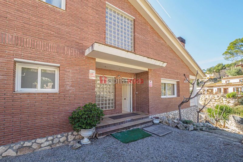Foto bebe8973-53d8-49a9-84ed-77f762db40f1. Casa amb calefacció aparcament piscina a Olivella