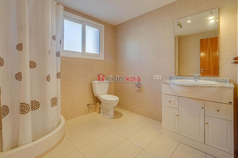 Foto f6272e23-cb6c-435c-a752-4dd7f3bc2b8c. Casa amb calefacció aparcament piscina a Olivella