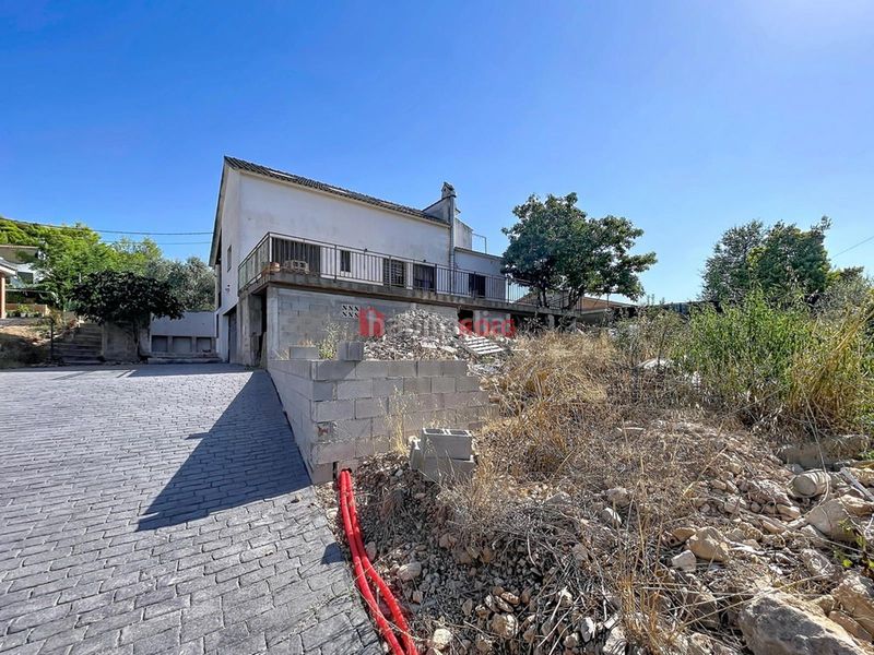 Foto a2b13343-ab87-4dd4-baef-6d3bebce5800. Xalet amb aparcament a Olivella