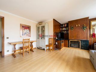 Flat in Centre. Amplio piso de 4 habitaciones
