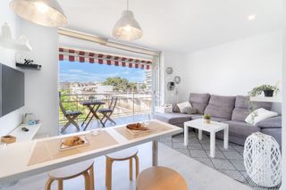 Appartement in Carrer de serafí pitarra 7. Apartamento con piscina comunitaria y licencia turística en salo