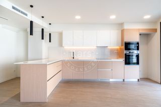 Rent Duplex  Carrer indústria. Dúplex de alquiler con terraza en el centro de argentona
