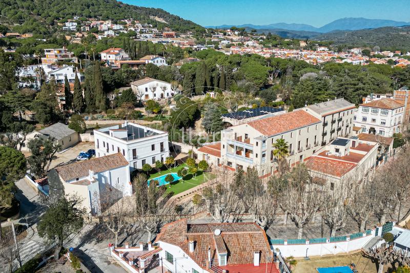 Foto 0ac284e3-412f-452c-97cc-bba13d5e1612. Edificio con piscina in Nucli Urbà Argentona