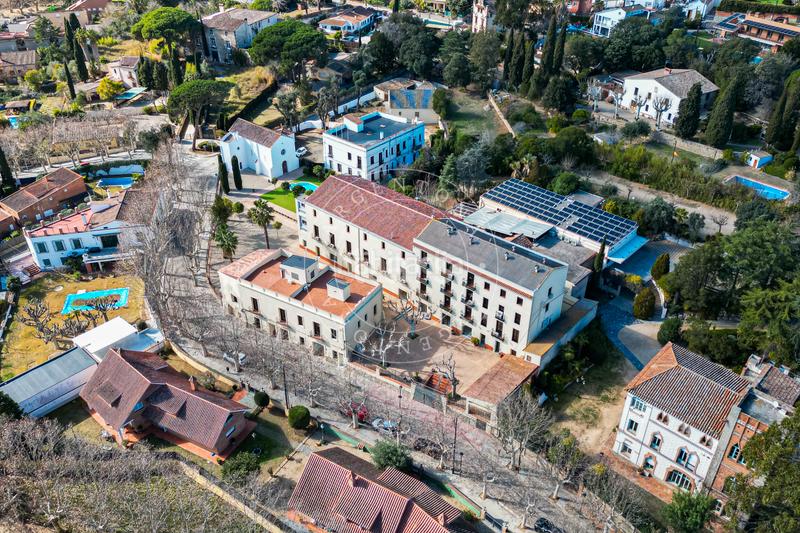 Foto 35642da2-de34-4313-b49b-fc811dad5299. Edificio con piscina in Nucli Urbà Argentona