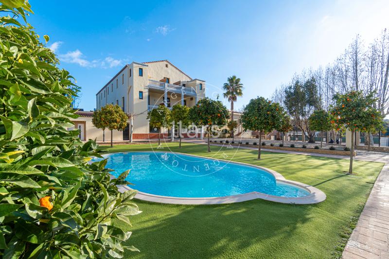 Foto 5ce2b744-162f-4ea7-976a-44b55d907eac. Edificio con piscina in Nucli Urbà Argentona