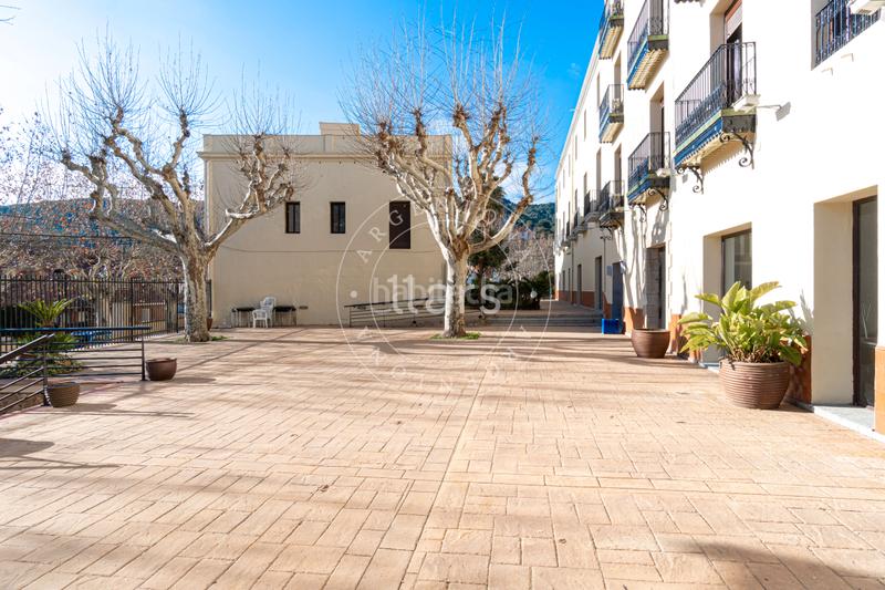 Foto 7f24096e-1c21-4823-97f0-8da25469b5b0. Edificio con piscina in Nucli Urbà Argentona