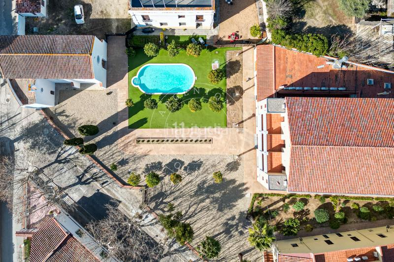 Foto 8fabfda5-0624-4b3c-8793-8d7f7a291383. Edificio con piscina in Nucli Urbà Argentona