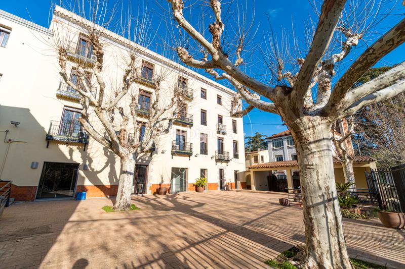 Foto ac4ab9b7-a8b9-494a-ab7b-ffbba4acd821. Edificio con piscina in Nucli Urbà Argentona