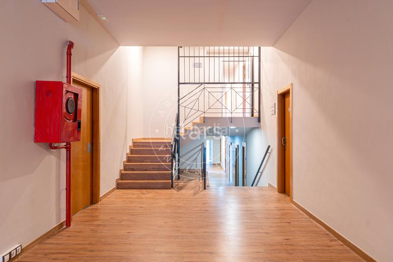 Foto c529f32e-d47a-4e82-a2c8-5866cc6c6720. Edificio con piscina in Nucli Urbà Argentona