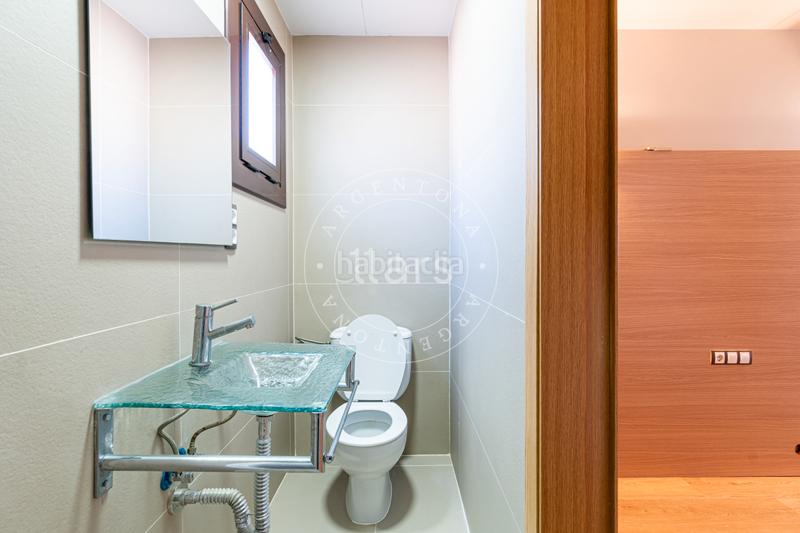 Foto ce88f02f-33d3-408c-bc4b-fc15313c4b6d. Edificio con piscina in Nucli Urbà Argentona