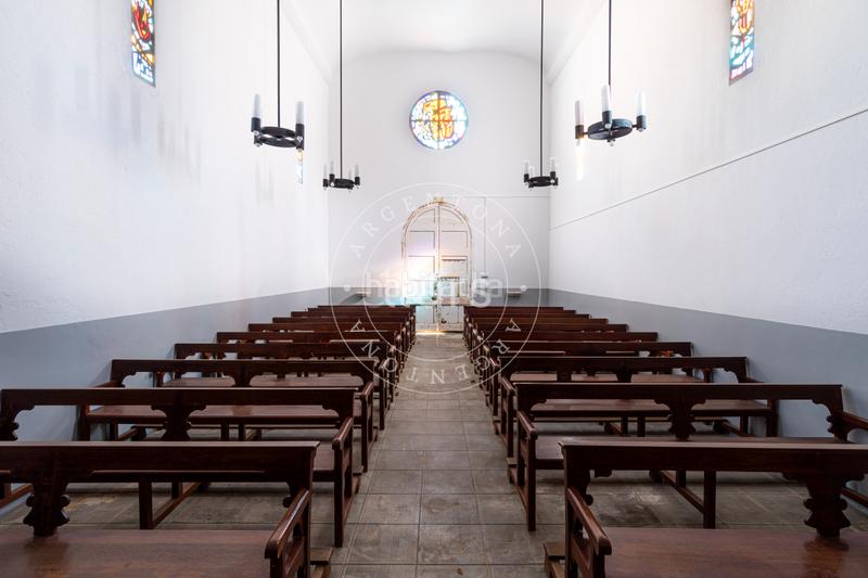 Foto e0980c06-a7ae-45c3-8840-9cecfce3c48c. Edificio con piscina in Nucli Urbà Argentona