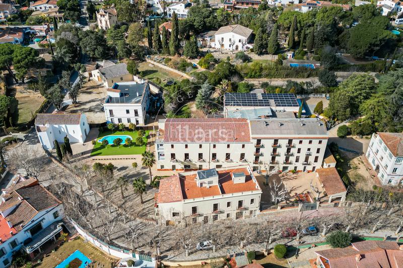 Foto e8f1181a-70ba-4af8-beb2-28e99fac4c82. Edificio con piscina in Nucli Urbà Argentona