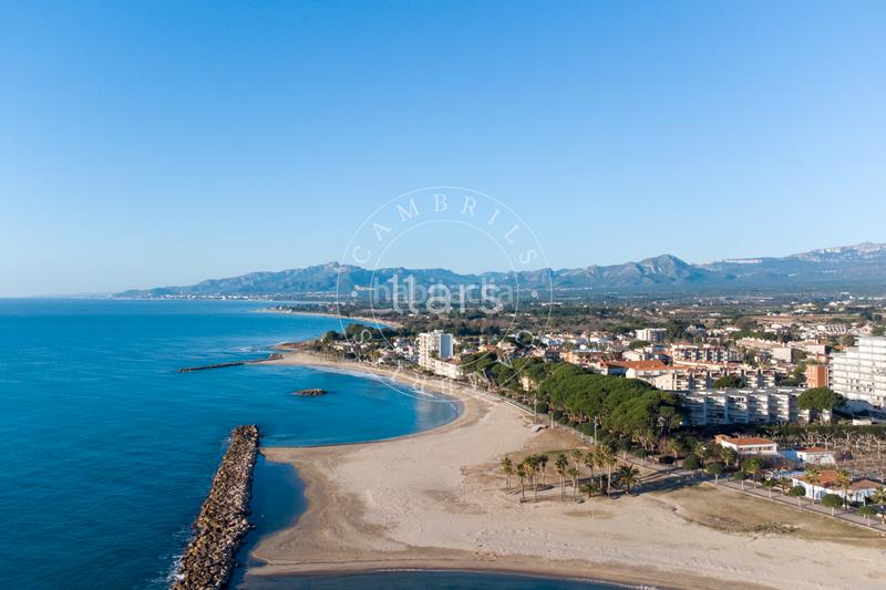 Foto 35b3dbe7-d1d0-46ce-9c46-36398b04aced. Casa adossada a carrer tolomeo 4 a mar Cambrils Cambrils