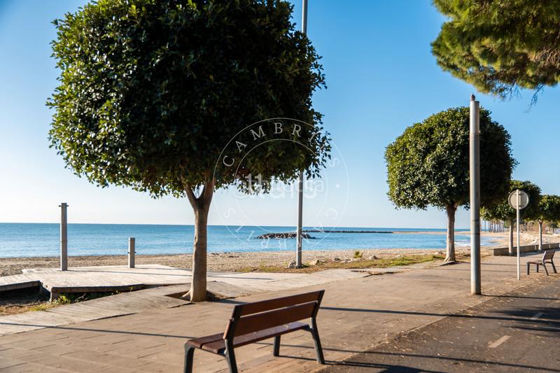 Foto 85a7d2e0-13f5-429e-9c3d-36a09c59c4e9. Casa adossada a carrer tolomeo 4 a mar Cambrils Cambrils