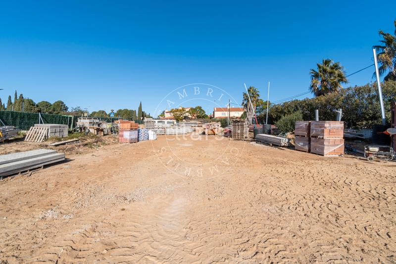 Foto ab7fcd66-9ec8-4ee1-84ed-cdfcf44d6dbe. Casa adossada a carrer tolomeo 4 a mar Cambrils Cambrils