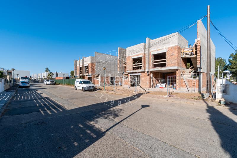 Foto b0447ca2-a094-4c29-8d4a-45399af972dc. Casa adossada a carrer tolomeo 4 a mar Cambrils Cambrils