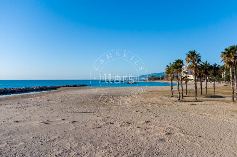 Foto b5ffe11c-9dd3-492b-8d17-b78e0f851538. Casa adossada a carrer tolomeo 4 a mar Cambrils Cambrils