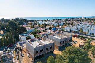 Casa aparellada  Carrer tolomeo. Exclusiva promoción de 10 viviendas unifamiliares en cambrils, z