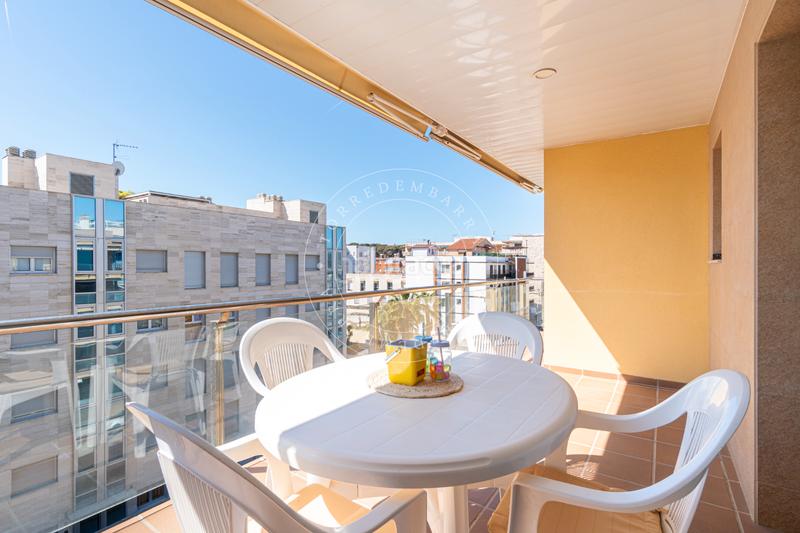 Foto 5a46ad35-f4d3-4d7f-b5ab-5e7ea73facb0. Ático  con solárium privado, vistas al mar y piscina comunitaria a un paso de la playa en Torredembarra