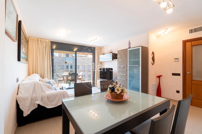 Foto 765879ab-2e36-48fe-8610-9607187d2243. Ático  con solárium privado, vistas al mar y piscina comunitaria a un paso de la playa en Torredembarra