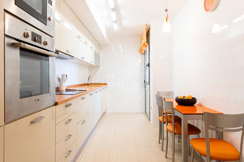 Foto 7704ab01-ca80-48b8-b620-ae551ff78e9a. Ático  con solárium privado, vistas al mar y piscina comunitaria a un paso de la playa en Torredembarra