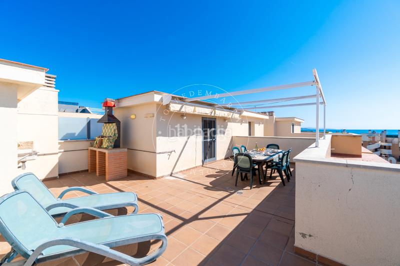 Foto 82fce748-6b75-47c7-adec-104fb3e90570. Ático  con solárium privado, vistas al mar y piscina comunitaria a un paso de la playa en Torredembarra