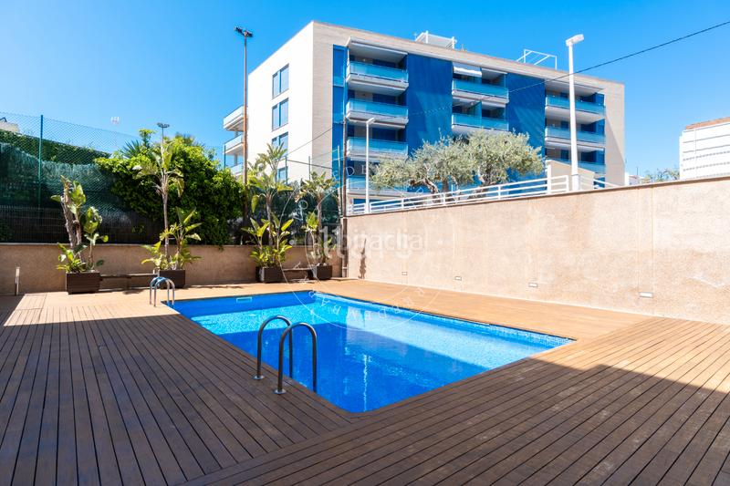 Foto 900df91b-1a3f-402d-bd64-04dbb7e5a7cc. Ático  con solárium privado, vistas al mar y piscina comunitaria a un paso de la playa en Torredembarra