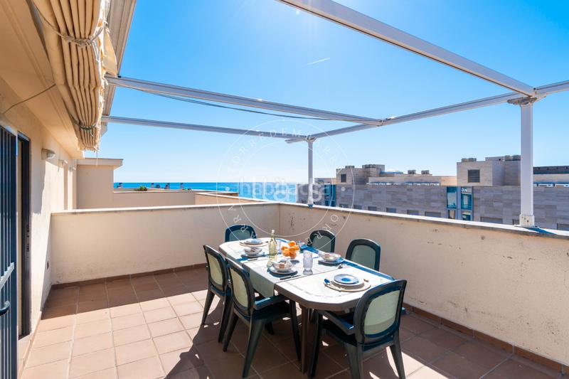 Foto b472e35a-1871-4823-a889-89feb4da1d93. Ático  con solárium privado, vistas al mar y piscina comunitaria a un paso de la playa en Torredembarra