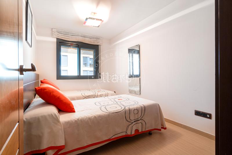 Foto ba2def01-473a-4c86-91b0-fab71bb9564f. Ático  con solárium privado, vistas al mar y piscina comunitaria a un paso de la playa en Torredembarra