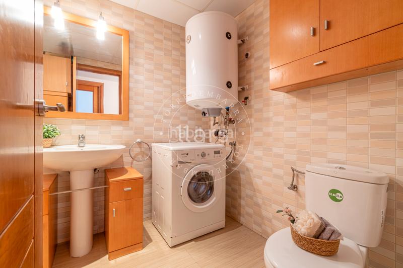 Foto df48f618-182b-4e32-a46e-4422e0179c5f. Ático  con solárium privado, vistas al mar y piscina comunitaria a un paso de la playa en Torredembarra