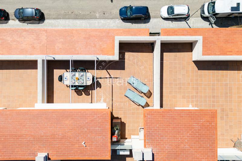 Foto e8f75a36-8460-49d3-b876-f2de1722b04b. Ático  con solárium privado, vistas al mar y piscina comunitaria a un paso de la playa en Torredembarra