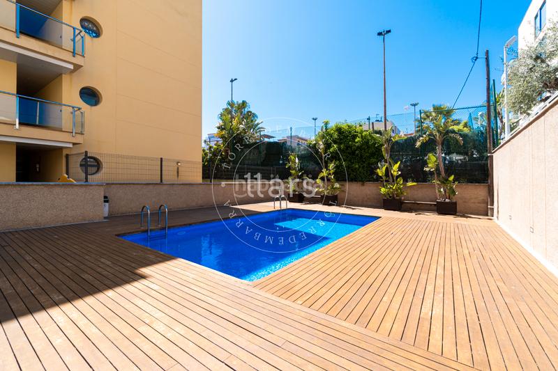 Foto f676ae79-b5f5-4ba8-87ce-d9b07a3a4fda. Ático  con solárium privado, vistas al mar y piscina comunitaria a un paso de la playa en Torredembarra