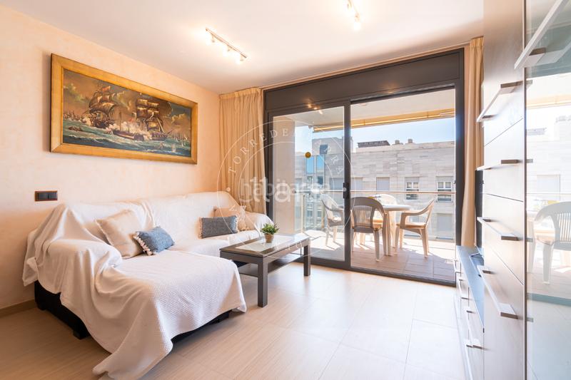 Foto fb78bfe2-c158-4c00-a78b-107d3da471bc. Ático  con solárium privado, vistas al mar y piscina comunitaria a un paso de la playa en Torredembarra