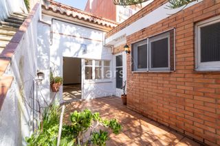 Maison jumelée à Centre-Can Nadal. Casa con patio privado en el corazón de sant feliu de llobregat