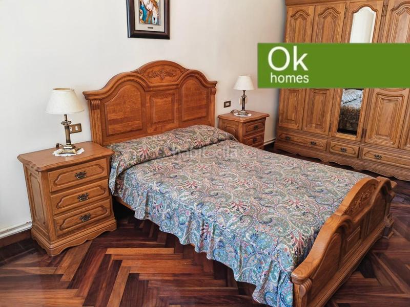 Foto d32bf23d-4139-409e-836d-e40fbd774323. Casa adosada preciosa casa, amueblada, con todo y en el centro en Rábade