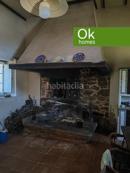 Foto ae6c77b4-4918-455b-b6a9-b2e690c550e2. Masia amb xemeneia calefacció aparcament a Aranga