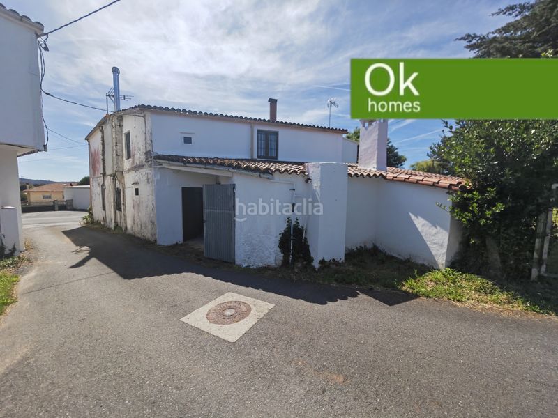 Foto 5013db1d-dd00-4038-b37c-7f67c1cda73b. Casa adossada amb xemeneia aparcament a Boimorto