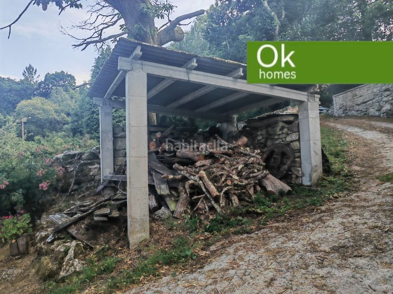 Foto 0e6c8d16-1e0f-4631-a255-379f81653e8b. Casa adossada amb xemeneia a Friol