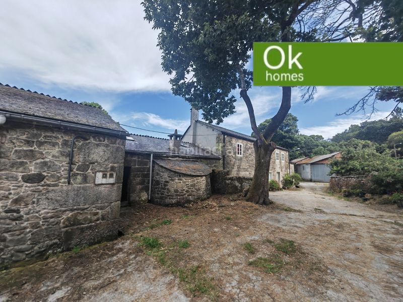 Foto b02c1168-e6dd-4048-9567-88af1877c8e0. Casa adossada amb xemeneia a Friol