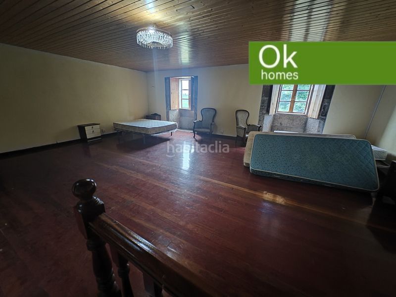 Foto b2874160-3414-4de4-b0d0-de70395174b3. Casa adossada amb xemeneia a Friol