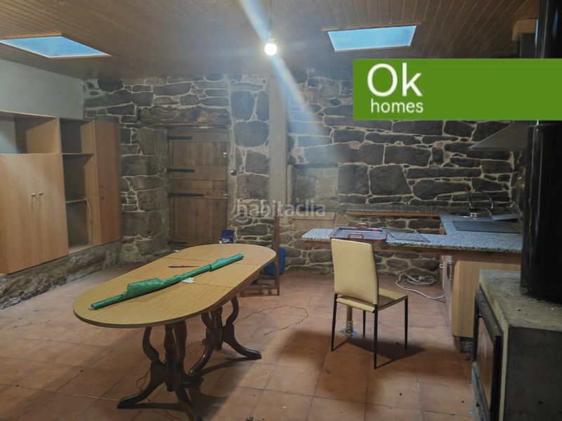 Foto b65a3698-d510-4ae5-a5ce-dca5aeb23307. Casa adossada amb xemeneia a Friol