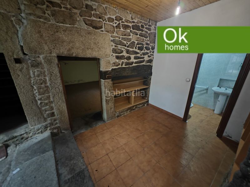 Foto bcd4b2d4-7304-4058-bede-bad4978f4ca5. Casa adossada amb xemeneia a Friol