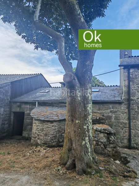 Foto dd3a1806-ac57-431f-a20a-ed8bd0436387. Casa adossada amb xemeneia a Friol