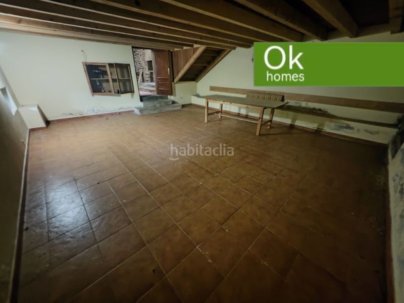 Foto f2318ff6-f0d8-4f7c-ae50-4dbf2840000f. Casa adossada amb xemeneia a Friol