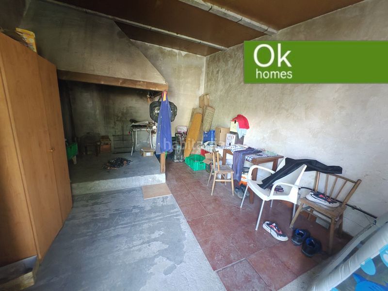 Foto cb270d62-2c65-4ed7-be5b-b96db4f4423c. Casa amb xemeneia calefacció aparcament a Boimorto
