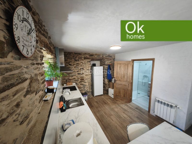 Foto a9298096-bb70-4085-ab77-84ddc76689e2. Country house with fireplace heating in Castroverde