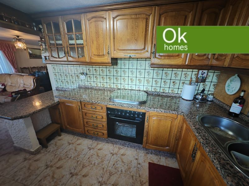 Foto f8ef0313-2547-4cc5-a6d6-dda4a8699224. Casa amb xemeneia calefacció aparcament a Friol