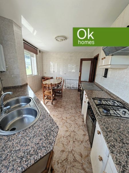 Foto f764b69f-4e99-4408-982a-c06303f5e1ed. Casa amb calefacció aparcament a Friol