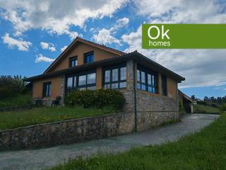 Casa a Cerceda. Chalet con piscina, vistas y 2 habitaciones en planta calle